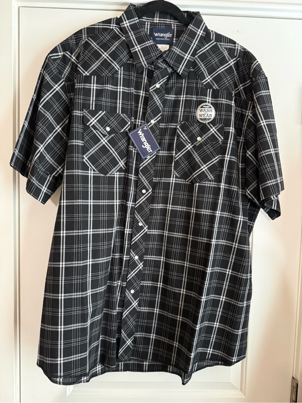 Wrangler Black and White Plaid Short-Sleeve Button-Down Shirt